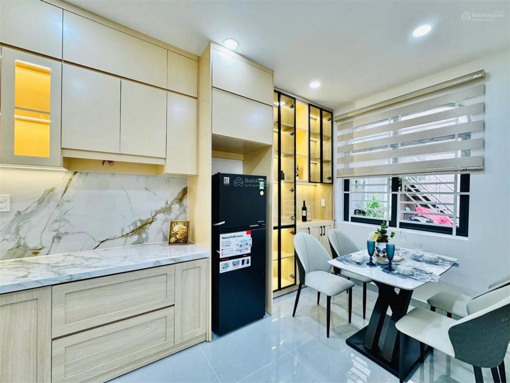 Bán nhà riêng tại trương quốc dung. hxh mặt tiền 6m. giá 9,8 tỷ