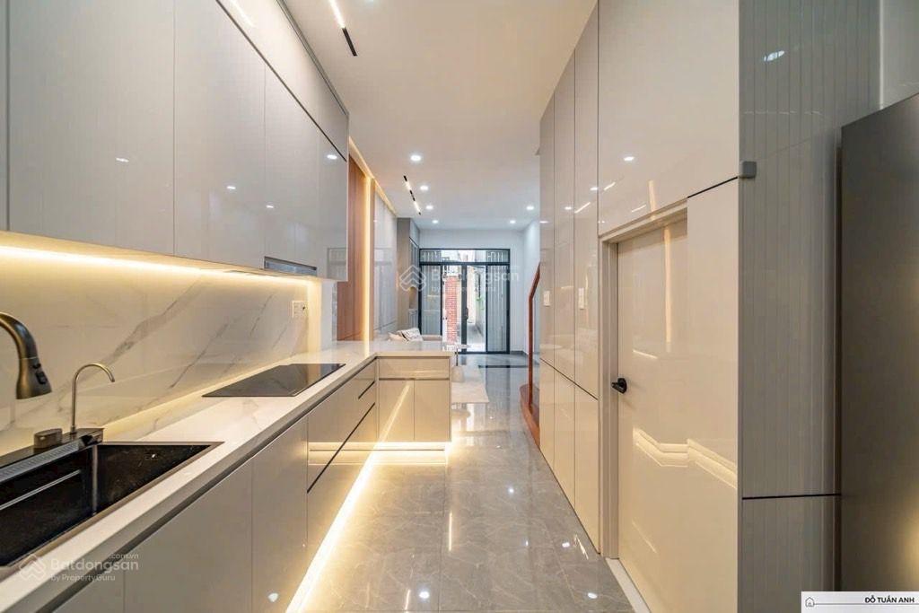 Gấp bán 10.2 giảm về 8,5 tỷ  bán nhanh nhà 5 tầng trần quang diệu ngay chung cư và chợ