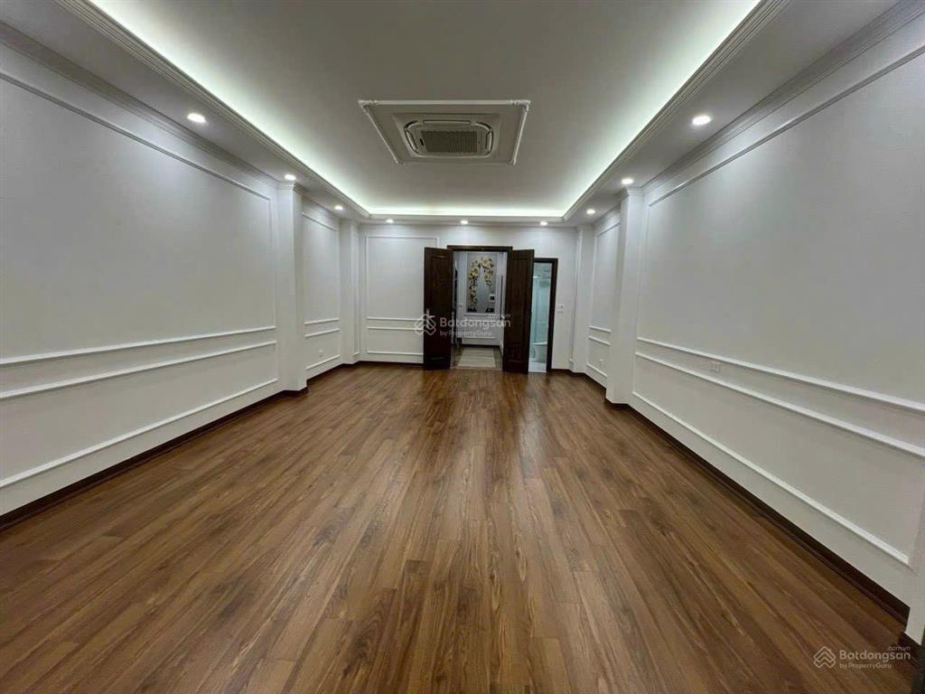 Cho thuê nhà phân lô nguyên hồng, dt 50m2 x 5 tầng, mặt tiền 4m, 2 ô tô tránh. giá 18tr/th