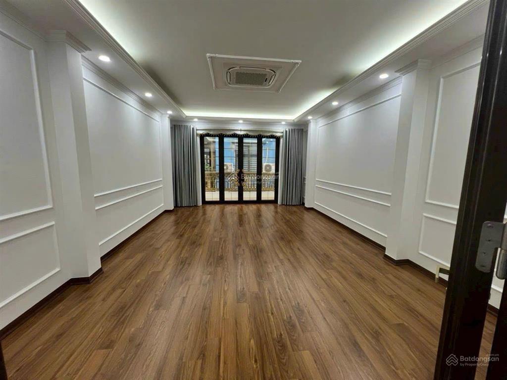 Cho thuê nhà phân lô nguyên hồng, dt 50m2 x 5 tầng, mặt tiền 4m, 2 ô tô tránh. giá 18tr/th
