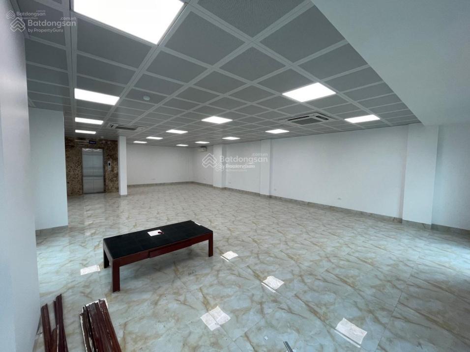 Chính chủ cần cho thuê gấp nhà văn cao  liễu giai, dt 80m2 x 5 tầng, ô tô tránh,thang máy.gía 29tr