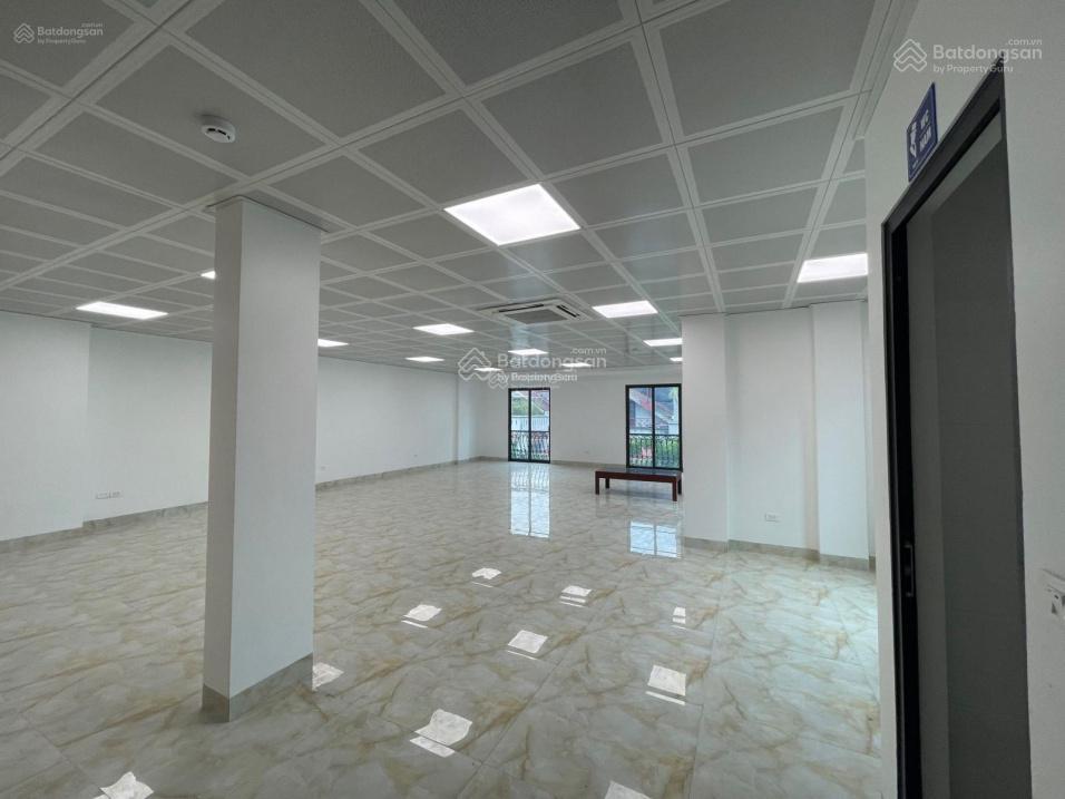 Chính chủ cần cho thuê gấp nhà văn cao  liễu giai, dt 80m2 x 5 tầng, ô tô tránh,thang máy.gía 29tr