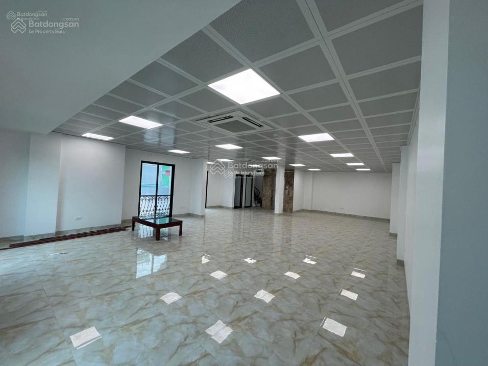 Chính chủ cần cho thuê gấp nhà văn cao  liễu giai, dt 80m2 x 5 tầng, ô tô tránh,thang máy.gía 29tr