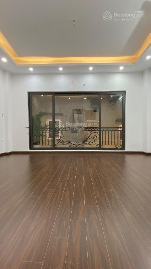 Cần cho thuê gấp nhà mới tinh phố huỳnh thúc kháng, dt 70m2 x 7 tầng, ngõ ô tô, thang máy. gía 38tr