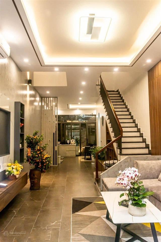 Hot hot cần cho thuê gấp nhà mới xây xã đàn, dt 30m2 x 5 tầng, trang bị đủ đồ. gía 14tr/th