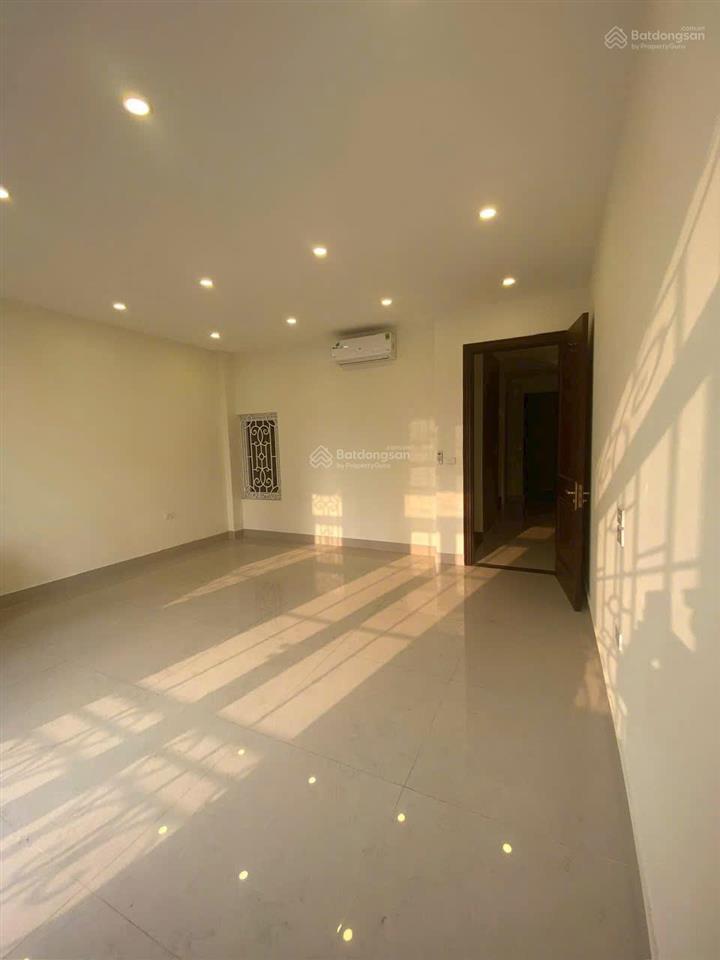 Cần cho thuê gấp nhà mới giang văn minh, dt 70m² x 6 tầng, thang máy, ô tô tránh. giá 30tr/th