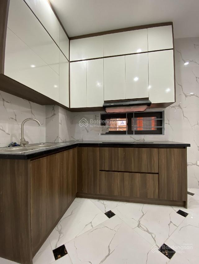 Cần cho thuê gấp nhà phân lô huỳnh thúc kháng, dt 50m2 x 5 tầng, mặt tiền 5m. ngõ ô tô, giá 20tr/th