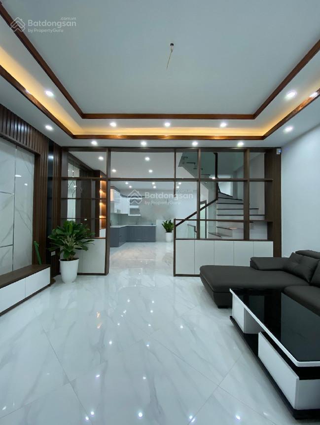 Cần cho thuê gấp nhà đặng văn ngữ, dt 60m2 x 4,5 tầng, mặt tiền 4,5m, ô tô đỗ cửa. giá 19tr/th