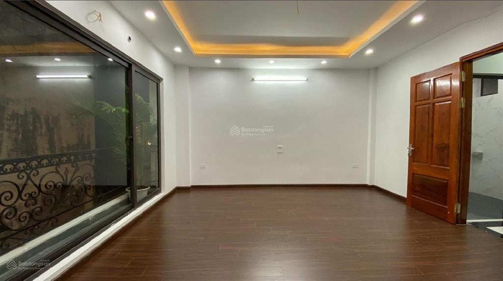 Chính chủ cần cho thuê gấp nhà phố văn cao  liễu giai, 65m2 x 5 tầng, kd mọi mô hình giá 20tr/th