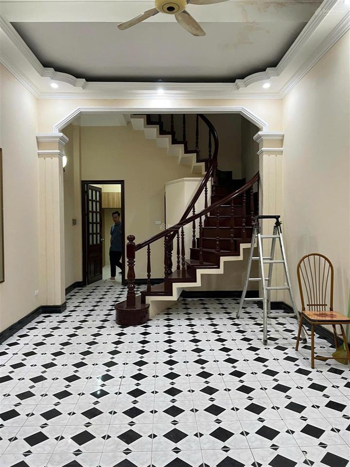 Cần cho thuê gấp nhà kim mã, dt 55m2 x 3 tầng, ngõ ô tô đỗ cửa. giá chỉ 16tr/th.  0973 848 ***