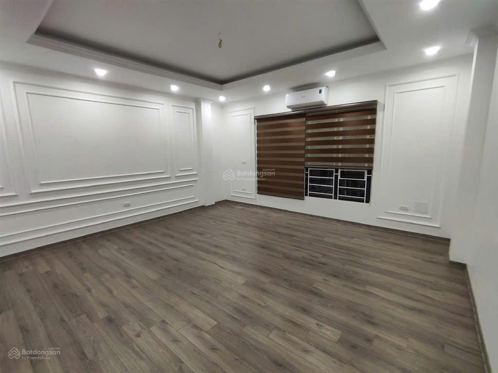 Cho thuê gấp nhà phân lô 2 mặt thoáng hoàng cầu, dt 80m2 x 5 tầng, mt 5m, ô tô tránh. giá 22tr