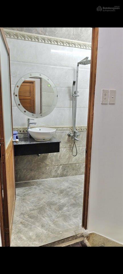 Khu vip quận 3, cao thắng  sát quận 1  hẻm 5m thông  5 tầng btct hoàn công đủ  d/t 200tr/năm