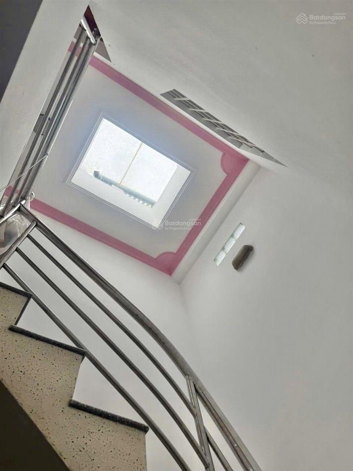 Khu vip quận 3, cao thắng  sát quận 1  hẻm 5m thông  5 tầng btct hoàn công đủ  d/t 200tr/năm