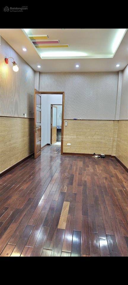 Khu vip quận 3, cao thắng  sát quận 1  hẻm 5m thông  5 tầng btct hoàn công đủ  d/t 200tr/năm