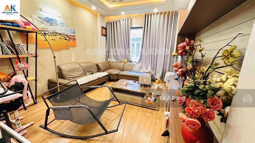 Nhà 3 tầng dt53,7m2(4x13,43)4pn,4wc.cách kha vạn cân,phạm văn đồng 150m.nhà đã hoàn công.