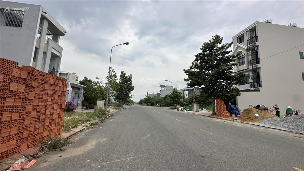 Chuyển nhượng đất nền phú hồng thịnh 6 dĩ an bình dương, 125m2 sổ sẵn đường 13m