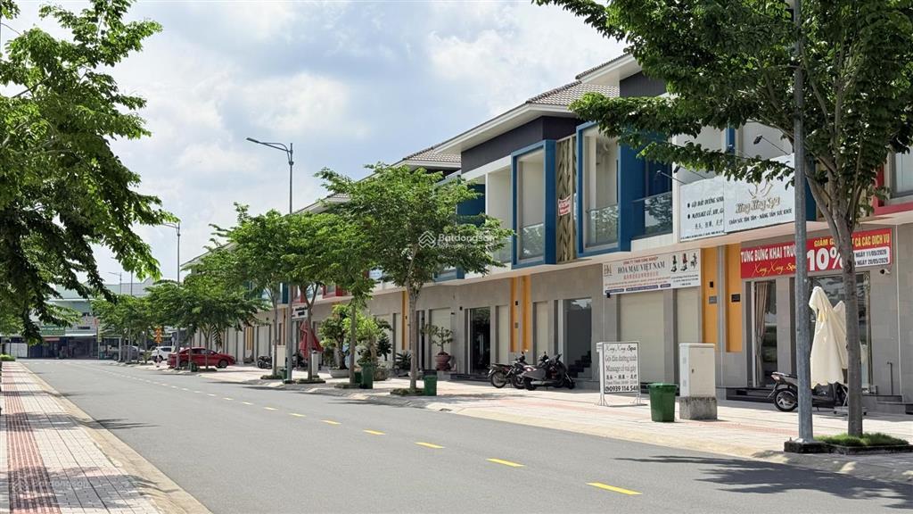 Bán nhà 2 tầng đường bạch đằng p. tân uyên hồ chí minh, 100m2 giá chỉ 2 tỷ 390 sổ sẵn đường 15m