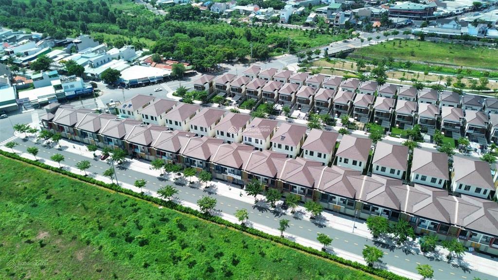 Bán nhà 2 tầng đường bạch đằng p. tân uyên hồ chí minh, 100m2 giá chỉ 2 tỷ 390 sổ sẵn đường 15m