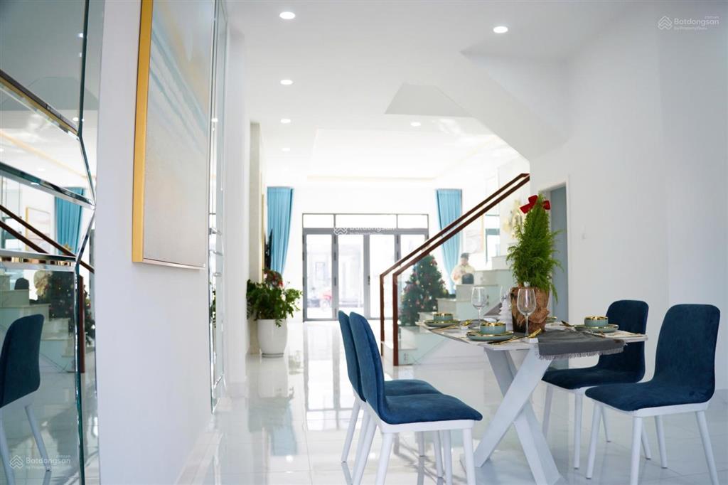 Nhà phố 2 tầng phường dĩ an hồ chí minh, sổ riêng giá chỉ 2 tỷ 1 / 80m2, 3 phòng ngủ 3 wc