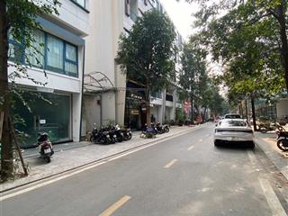 Bán nhà mp nghĩa tân, cầu giấy. dt 22m2, 3 tầng, 1 tum. giá 12 tỷ