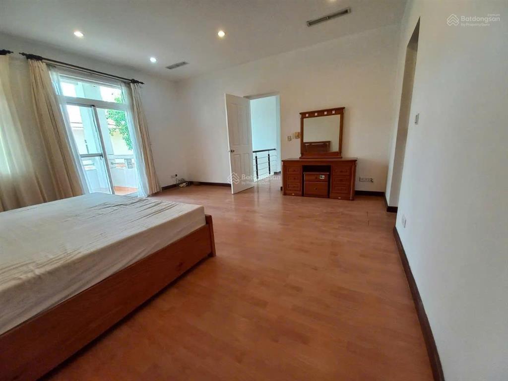 Cho thuê biệt thự phú mỹ hưng có hồ bơi, khu compound giới siêu giàu chọn an cư, 330m2(17,4 x 19m)