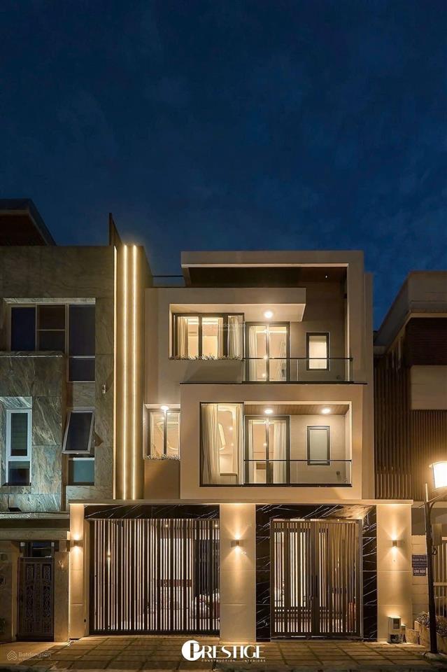 Cho thuê biệt thự siêu đẹp, nội thất cao cấp tại phú mỹ hưng, 140m2 (7x20m) 3t, 4pn, cạnh công viên