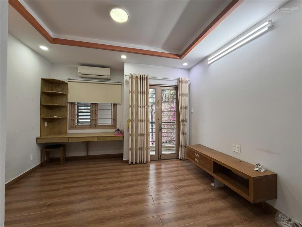 Cho thuê nhà hxt 85 đường phạm viết chánh p19 bình thạnh .