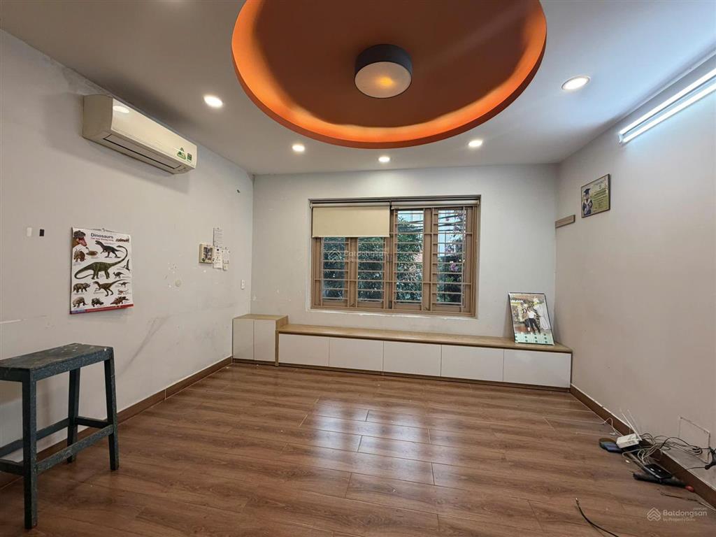 Cho thuê nhà hxt 85 đường phạm viết chánh p19 bình thạnh .