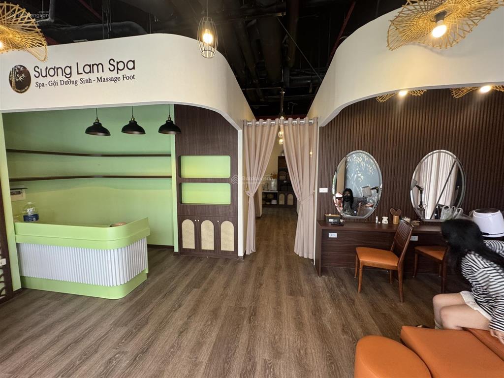 Chính chủ cần bán căn shop đế tòa sa5s20 hướng đông nam, đang cho thuê 35tr/tháng, tăng 10%/năm