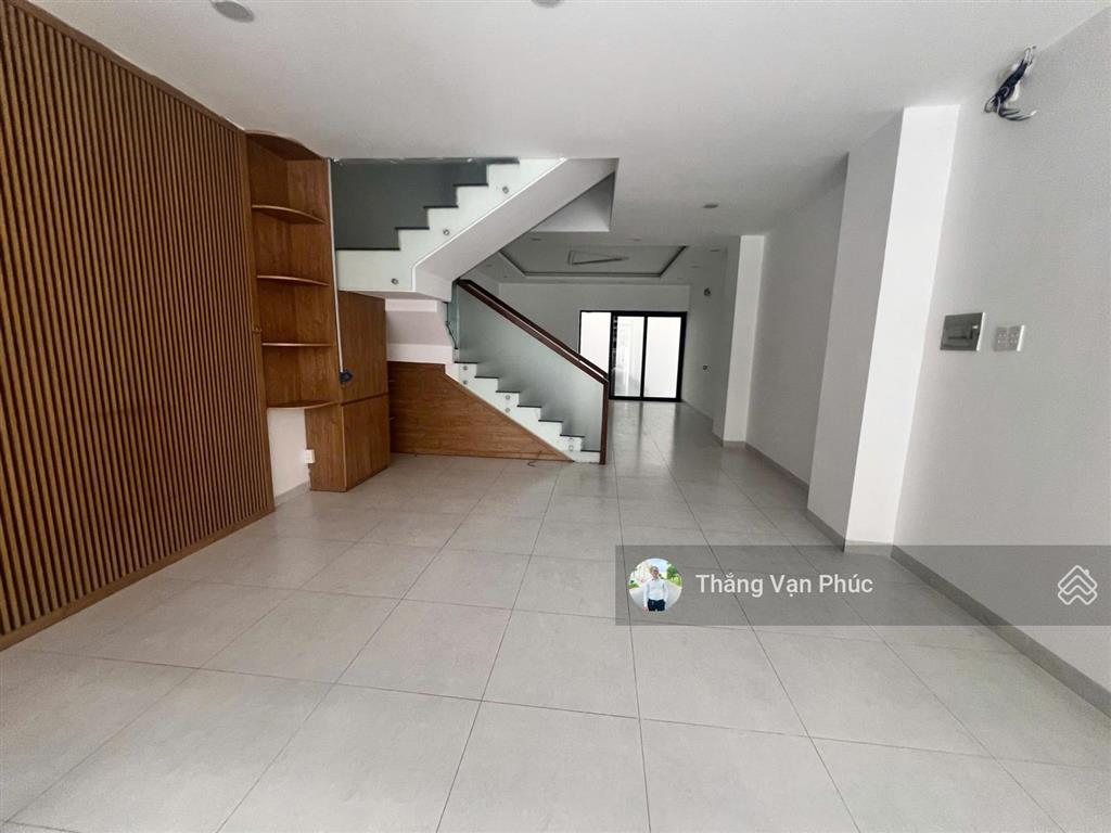 Cho thuê tầng trệt giá 9 triệu, đặt văn phòng công ty, nơi làm việc đẹp và thoáng, 810 nhân viên