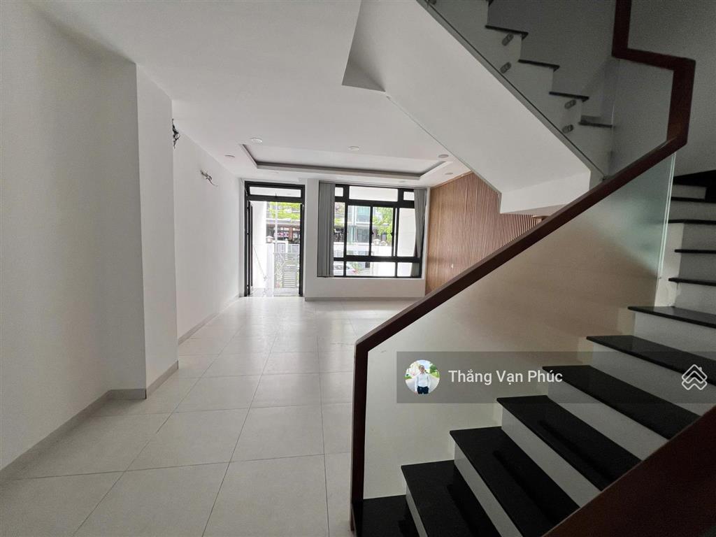 Cho thuê tầng trệt giá 9 triệu, đặt văn phòng công ty, nơi làm việc đẹp và thoáng, 810 nhân viên