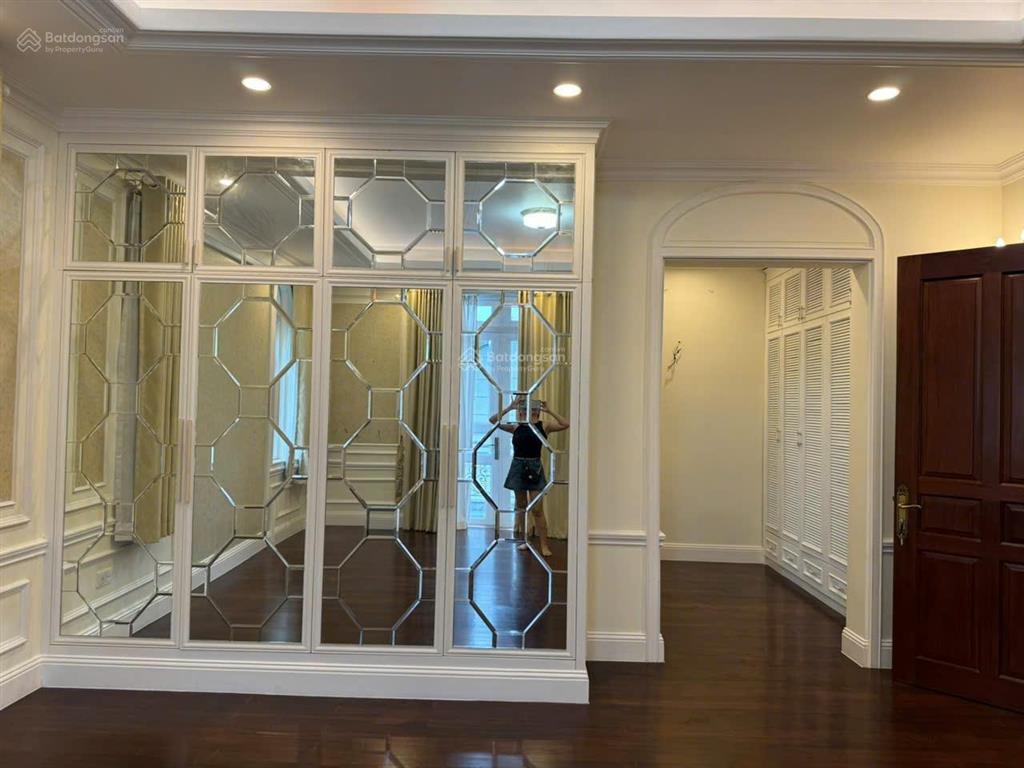 Biệt thự sân vườn mức giá 'mềm' nhất thảo điền q2 hiện nay 14m x 26m hầm, 3 lầu