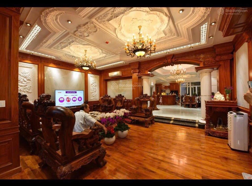 Cần vốn bán biệt thự xuân thủy 288m2 81 tỷ ~ 800m2 sàn 10x28m 5 lầu khu an ninh sang trọng