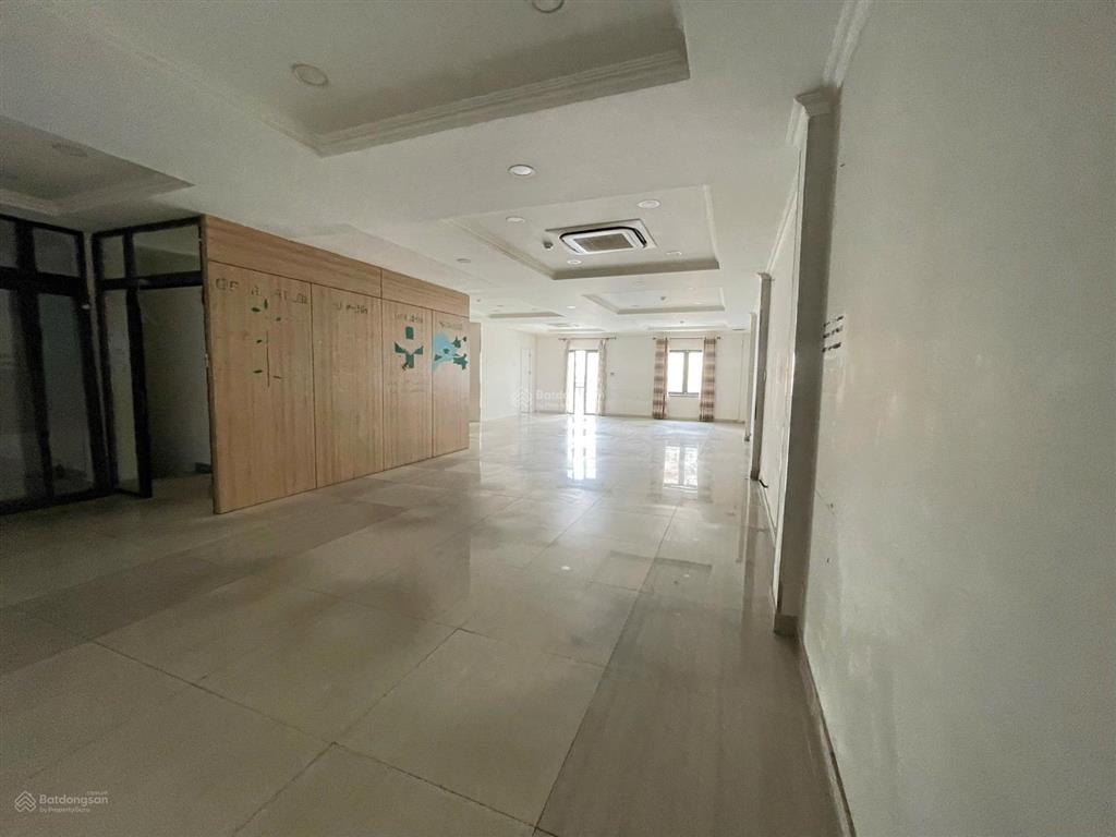 Kết tiền bán biệt thự 1177m2 sàn sử dụng 10,5x20m sư vạn hạnh hẻm vip rộng , hầm+ 7 tầng đủ pccc