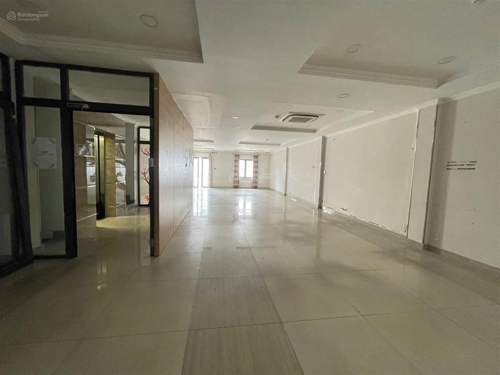 Kết tiền bán biệt thự 1177m2 sàn sử dụng 10,5x20m sư vạn hạnh hẻm vip rộng , hầm+ 7 tầng đủ pccc