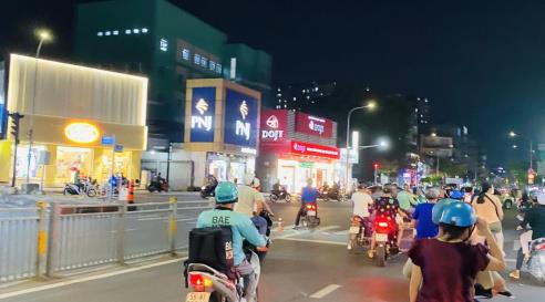 Bán nhà mặt tiền 470 lũy bán bích quận tân phú 7m x 50m , nở hậu 15.3m 411,8m từ 60 tỷ về 50 tỷ