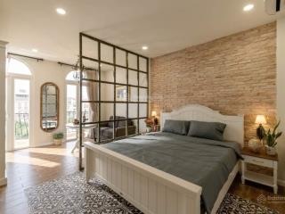 Cho thuê căn hộ ban công đầy đủ nội thất mới xây gần lotte mart, cầu kênh tẻ