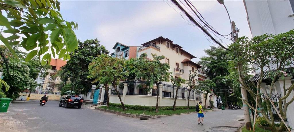 Biệt thự 10x25 góc 2 mặt tiền tại nguyễn văn hưởng thảo điền