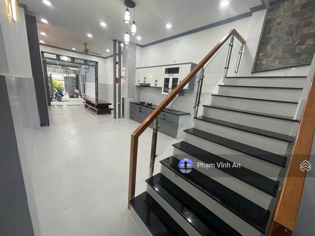 Nhà 2 tầng hoàng diệu 2  100m2, sổ hoàn công  ô tô đậu tận cửa