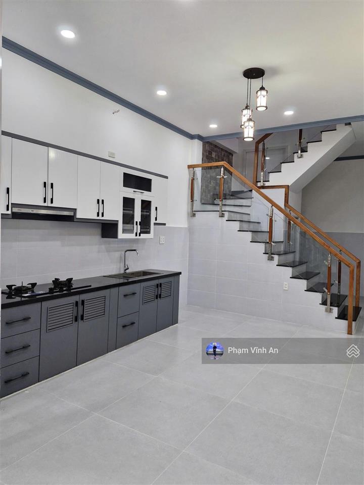 Nhà 2 tầng hoàng diệu 2  100m2, sổ hoàn công  ô tô đậu tận cửa