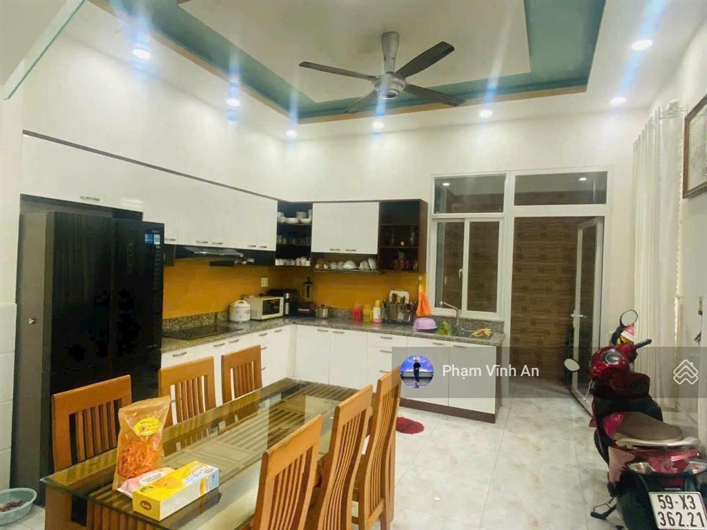 Chính chủ bán ! nhà 4 tầng mặt tiền kd đường 11 sát vành đai 2  căn góc cực thoáng, ngang 5.5m