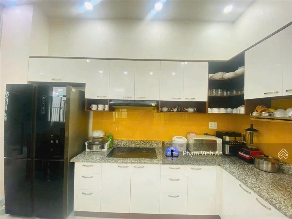 Chính chủ bán ! nhà 4 tầng mặt tiền kd đường 11 sát vành đai 2  căn góc cực thoáng, ngang 5.5m