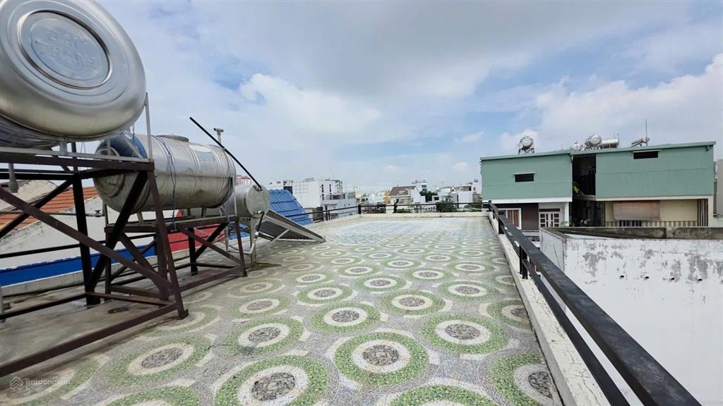 Bán gấp nhà 3 tầng ngay ngã tư thủ đức  120m²(5.3x25m) ô tô ngủ trong nhà