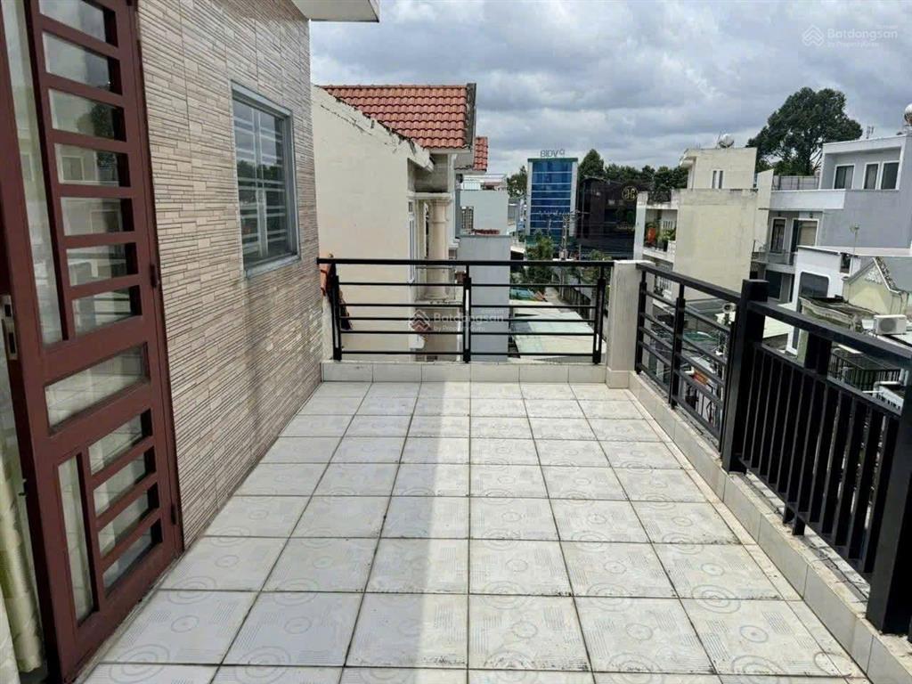 Bán gấp nhà 3 tầng ngay ngã tư thủ đức  120m²(5.3x25m) ô tô ngủ trong nhà