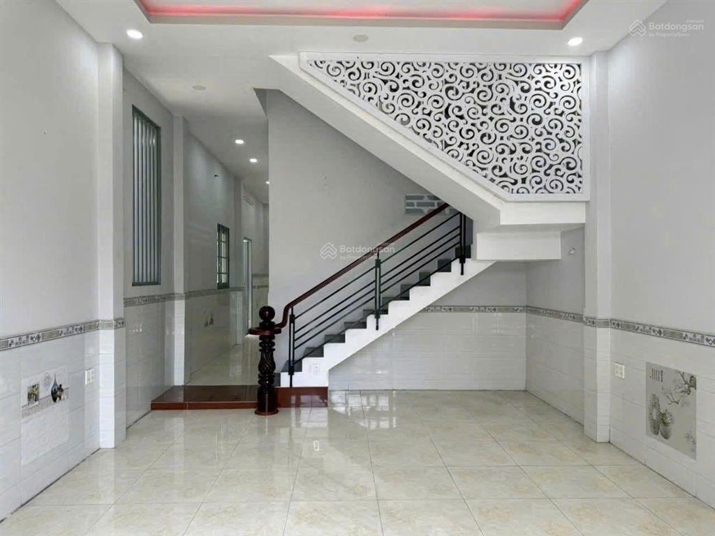 Bán gấp nhà 3 tầng ngay ngã tư thủ đức  120m²(5.3x25m) ô tô ngủ trong nhà