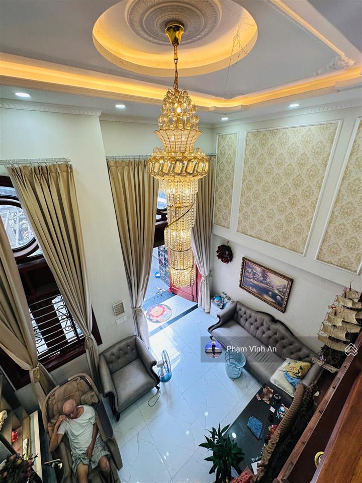 Siêu phẩm 4 tầng kiên cố kdc cao cấp lê văn chí  90m2(5x18m) có thang máy + nội thất cao cấp