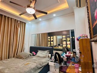 Siêu phẩm 4 tầng kiên cố kdc cao cấp lê văn chí  90m2(5x18m) có thang máy + nội thất cao cấp