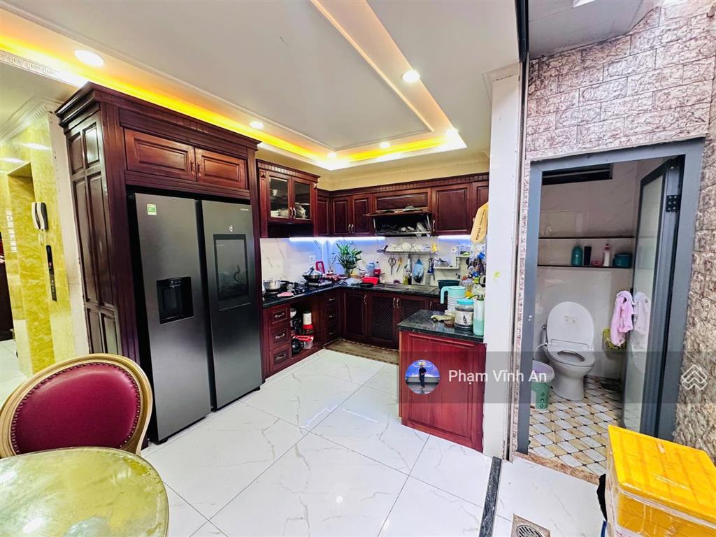 Siêu phẩm 4 tầng kiên cố kdc cao cấp lê văn chí  90m2(5x18m) có thang máy + nội thất cao cấp
