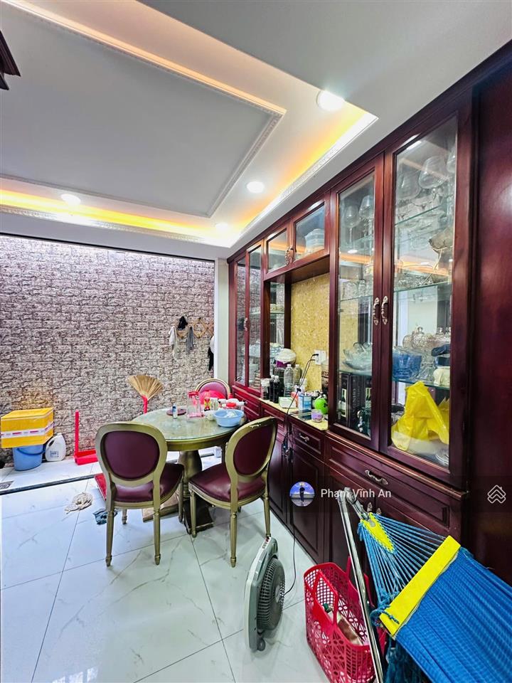 Siêu phẩm 4 tầng kiên cố kdc cao cấp lê văn chí  90m2(5x18m) có thang máy + nội thất cao cấp