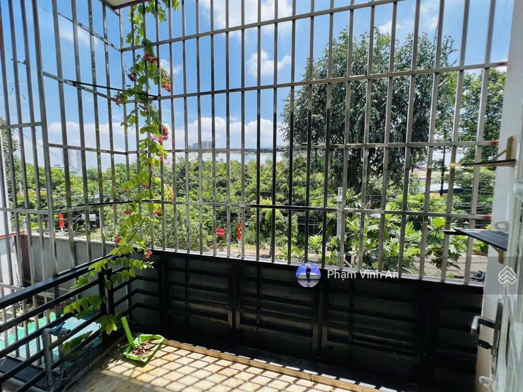 Giá tốt! nhà 4 tầng mặt tiền kd đường linh trung  80m2 (5x16m)